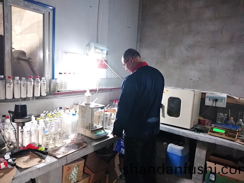 助畱助(zhu)濾劑(ji)的(de)原理